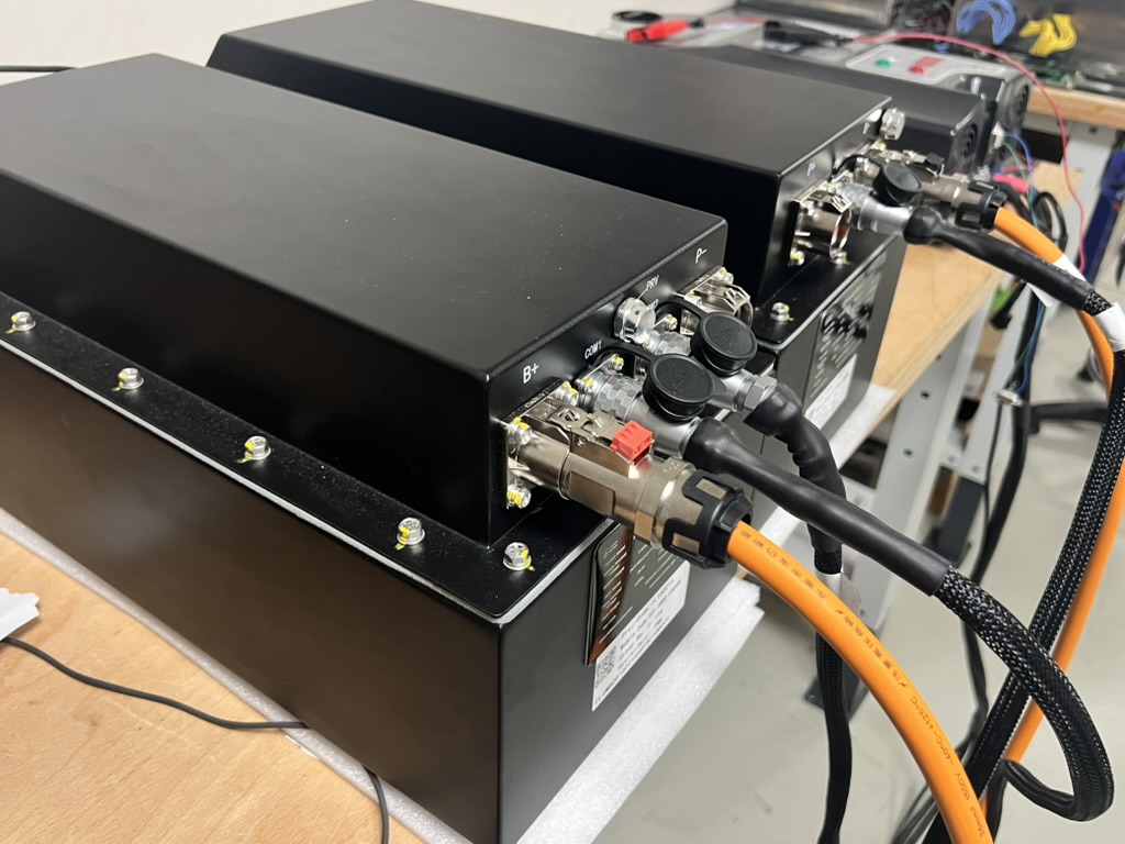 48 V and 96 V go-kart battery pack with high-voltage connectors